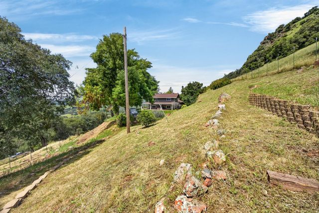 8950 W Butte Mountain Ln, Jackson, CA 95642