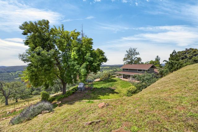 8950 W Butte Mountain Ln, Jackson, CA 95642
