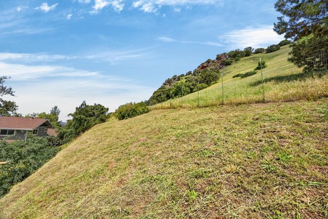 8950 W Butte Mountain Ln, Jackson, CA 95642
