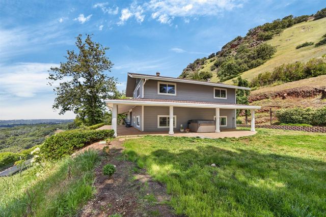 8950 W Butte Mountain Ln, Jackson, CA 95642