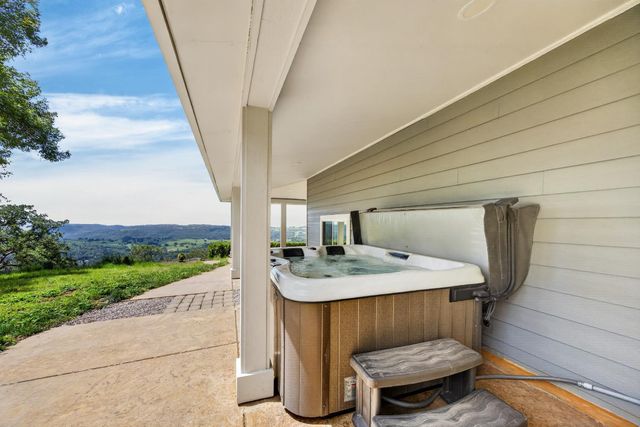 8950 W Butte Mountain Ln, Jackson, CA 95642