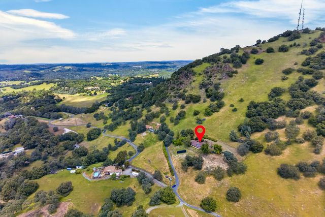 8950 W Butte Mountain Ln, Jackson, CA 95642