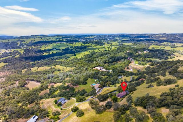 8950 W Butte Mountain Ln, Jackson, CA 95642