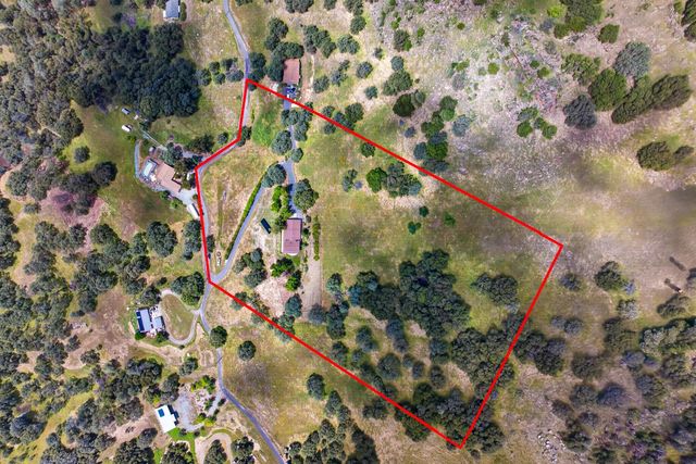 8950 W Butte Mountain Ln, Jackson, CA 95642