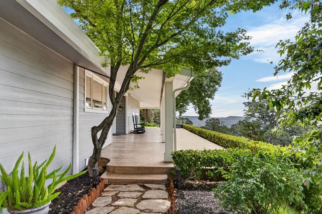 8950 W Butte Mountain Ln, Jackson, CA 95642