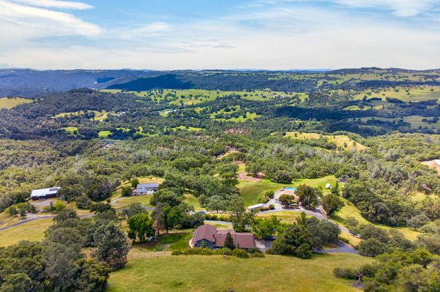 8950 W Butte Mountain Ln, Jackson, CA 95642