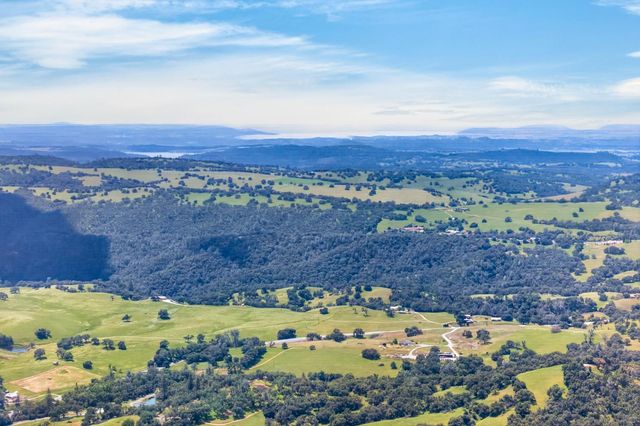 8950 W Butte Mountain Ln, Jackson, CA 95642