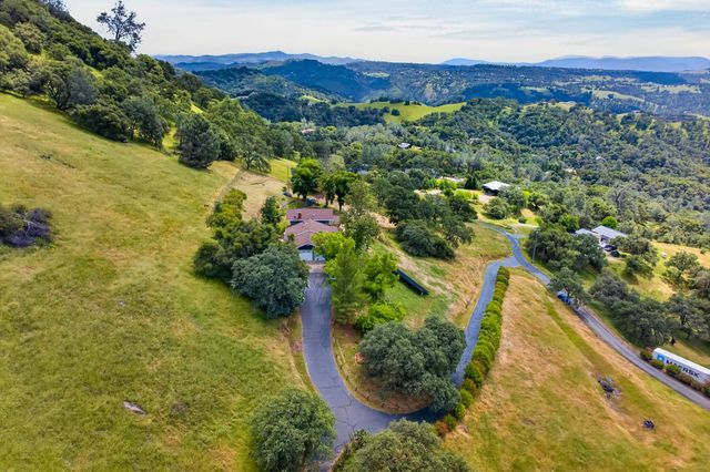 8950 W Butte Mountain Ln, Jackson, CA 95642