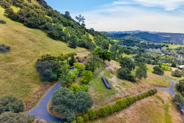 8950 W Butte Mountain Ln, Jackson, CA 95642