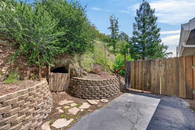 8950 W Butte Mountain Ln, Jackson, CA 95642