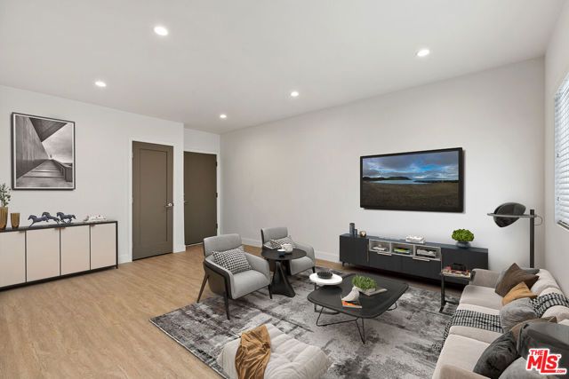 3314 S MENTONE Avenue 8, Los Angeles, CA 90034