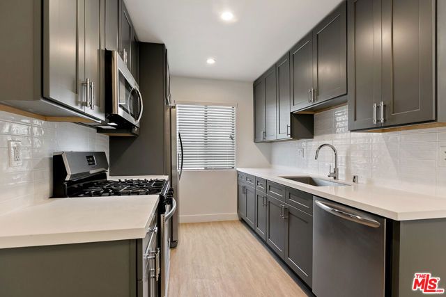 3314 S MENTONE Avenue 8, Los Angeles, CA 90034