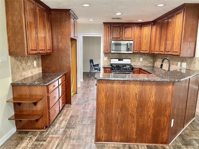 2216 Westminister Street, Pearland, TX 77581
