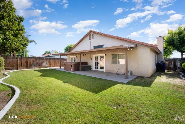 5801 Canoe Court, Bakersfield, CA 93312