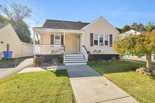 21 Roosevelt Street, Hamden, CT 06514