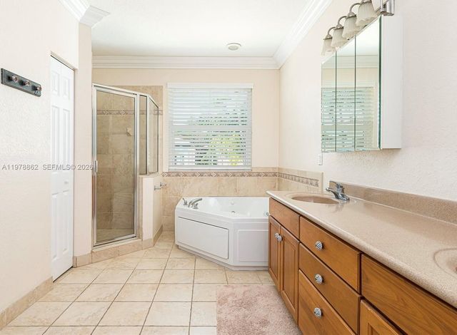 208 SE 15th St, Dania Beach, FL 33004