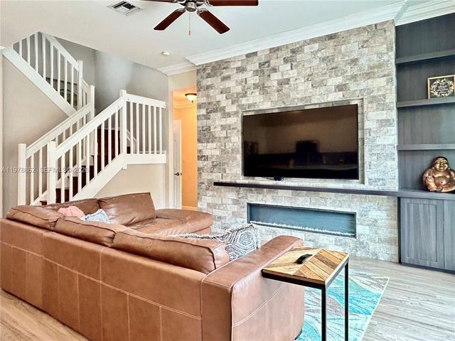 208 SE 15th St, Dania Beach, FL 33004