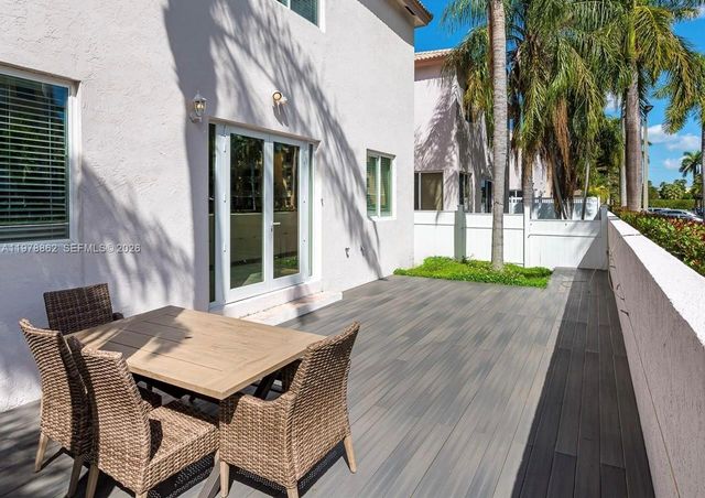 208 SE 15th St, Dania Beach, FL 33004