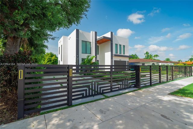 9330 SW 34th St, Miami, FL 33165