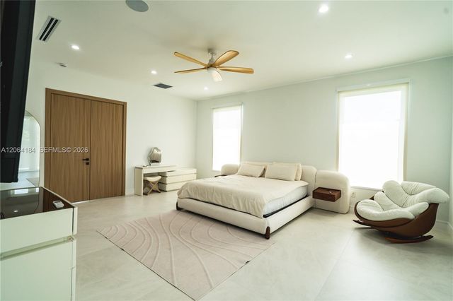 9330 SW 34th St, Miami, FL 33165