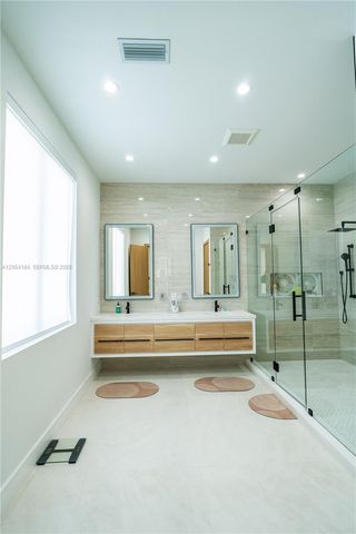 9330 SW 34th St, Miami, FL 33165