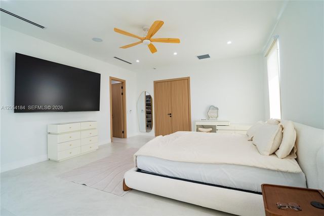 9330 SW 34th St, Miami, FL 33165
