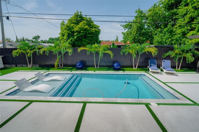 9330 SW 34th St, Miami, FL 33165