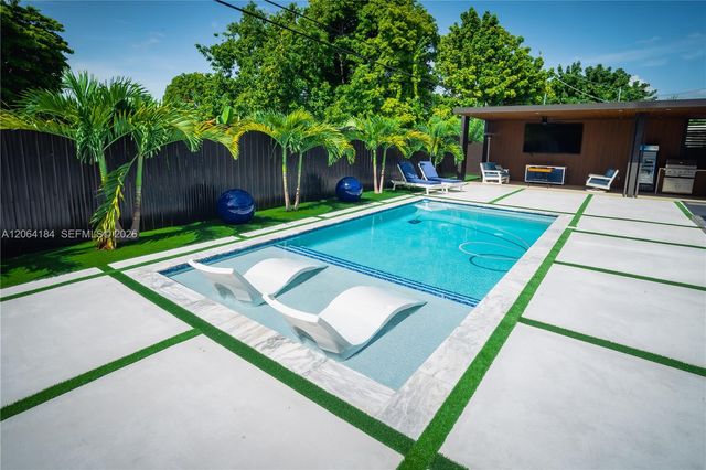9330 SW 34th St, Miami, FL 33165