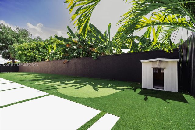 9330 SW 34th St, Miami, FL 33165