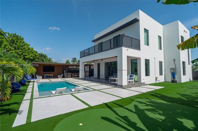 9330 SW 34th St, Miami, FL 33165