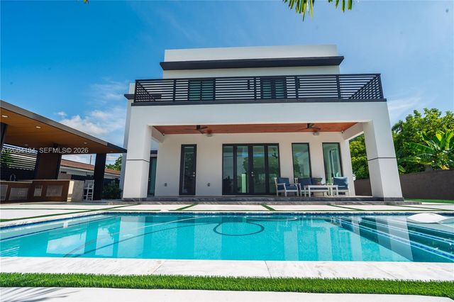 9330 SW 34th St, Miami, FL 33165