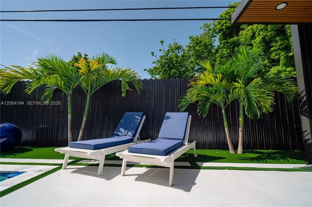 9330 SW 34th St, Miami, FL 33165