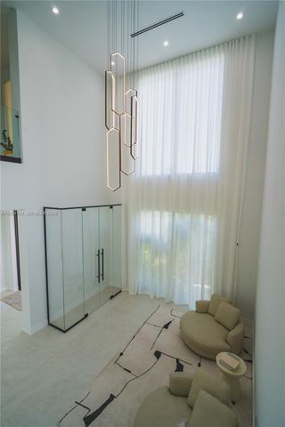 9330 SW 34th St, Miami, FL 33165