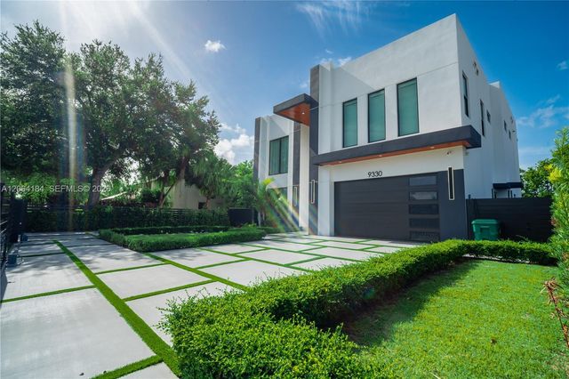 9330 SW 34th St, Miami, FL 33165
