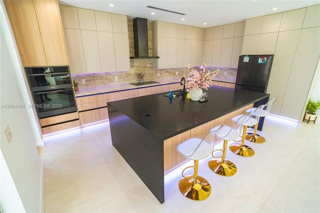 9330 SW 34th St, Miami, FL 33165