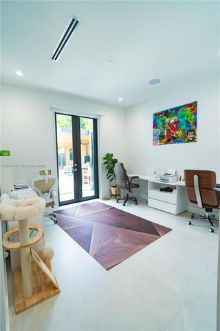 9330 SW 34th St, Miami, FL 33165