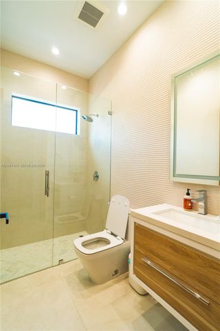 9330 SW 34th St, Miami, FL 33165