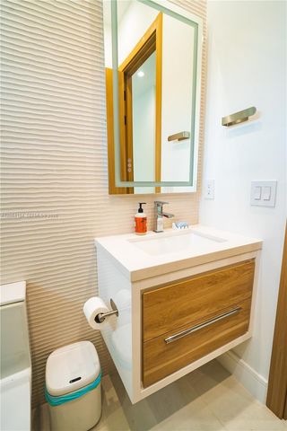 9330 SW 34th St, Miami, FL 33165