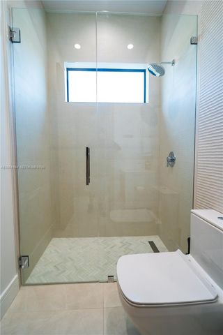 9330 SW 34th St, Miami, FL 33165