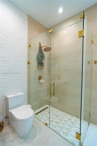 9330 SW 34th St, Miami, FL 33165