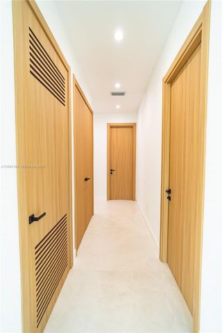 9330 SW 34th St, Miami, FL 33165