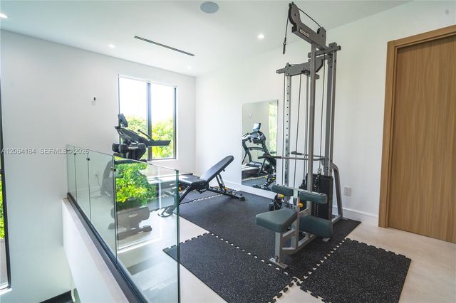 9330 SW 34th St, Miami, FL 33165