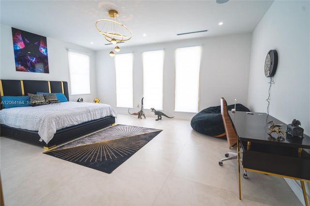 9330 SW 34th St, Miami, FL 33165