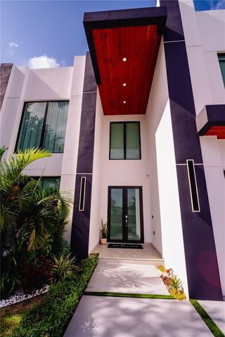 9330 SW 34th St, Miami, FL 33165