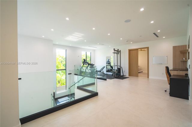 9330 SW 34th St, Miami, FL 33165