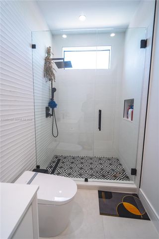 9330 SW 34th St, Miami, FL 33165