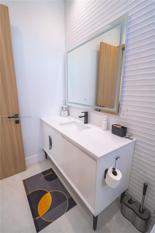 9330 SW 34th St, Miami, FL 33165