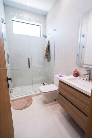 9330 SW 34th St, Miami, FL 33165