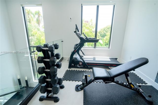 9330 SW 34th St, Miami, FL 33165