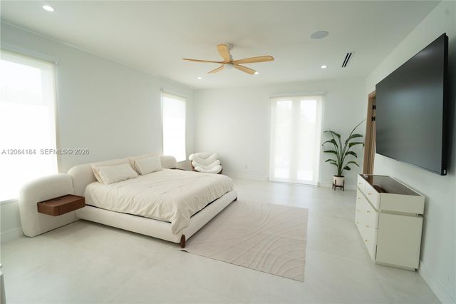 9330 SW 34th St, Miami, FL 33165